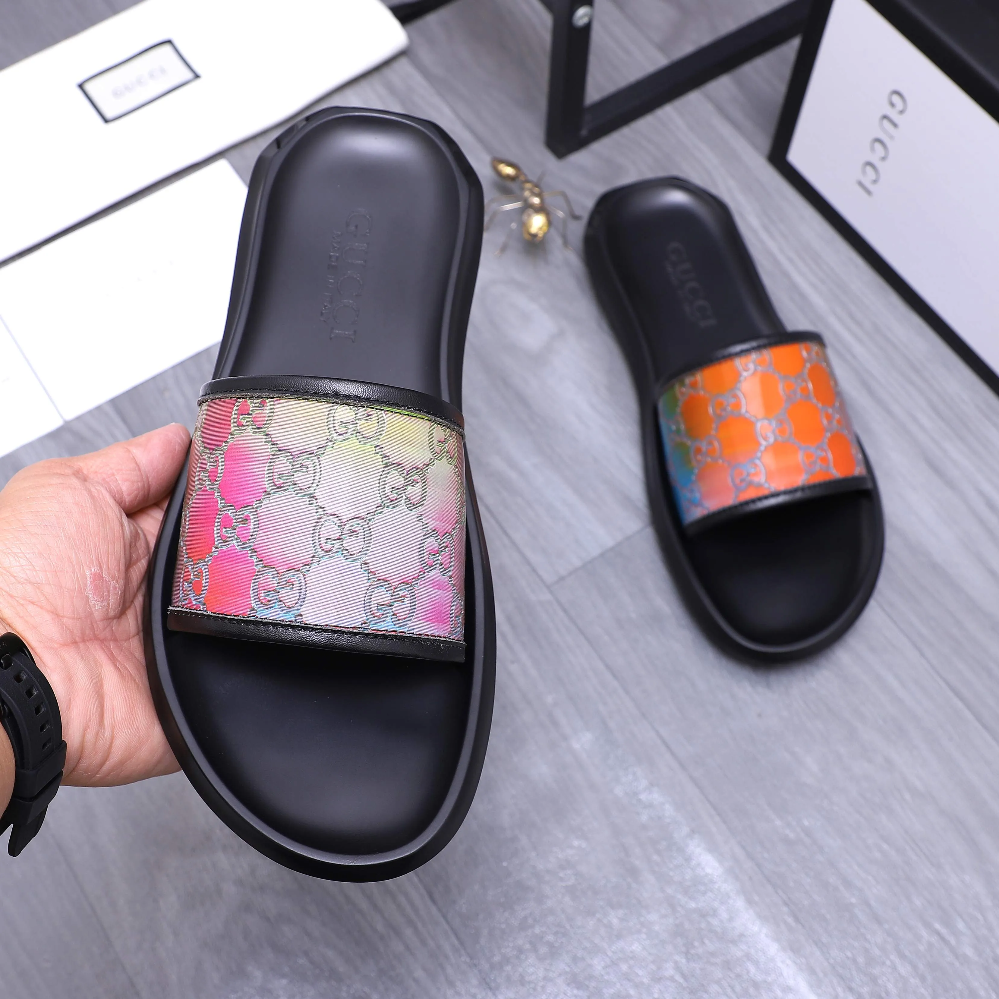 Men's shoes 💰280 Product trademark: GUCCI "Gucci" slippers Regular size: 38-44 (45.46 custom-made, non-returnable) Product materials: Selected embossed cowhide upper, instep imitation leather lining, original outsole